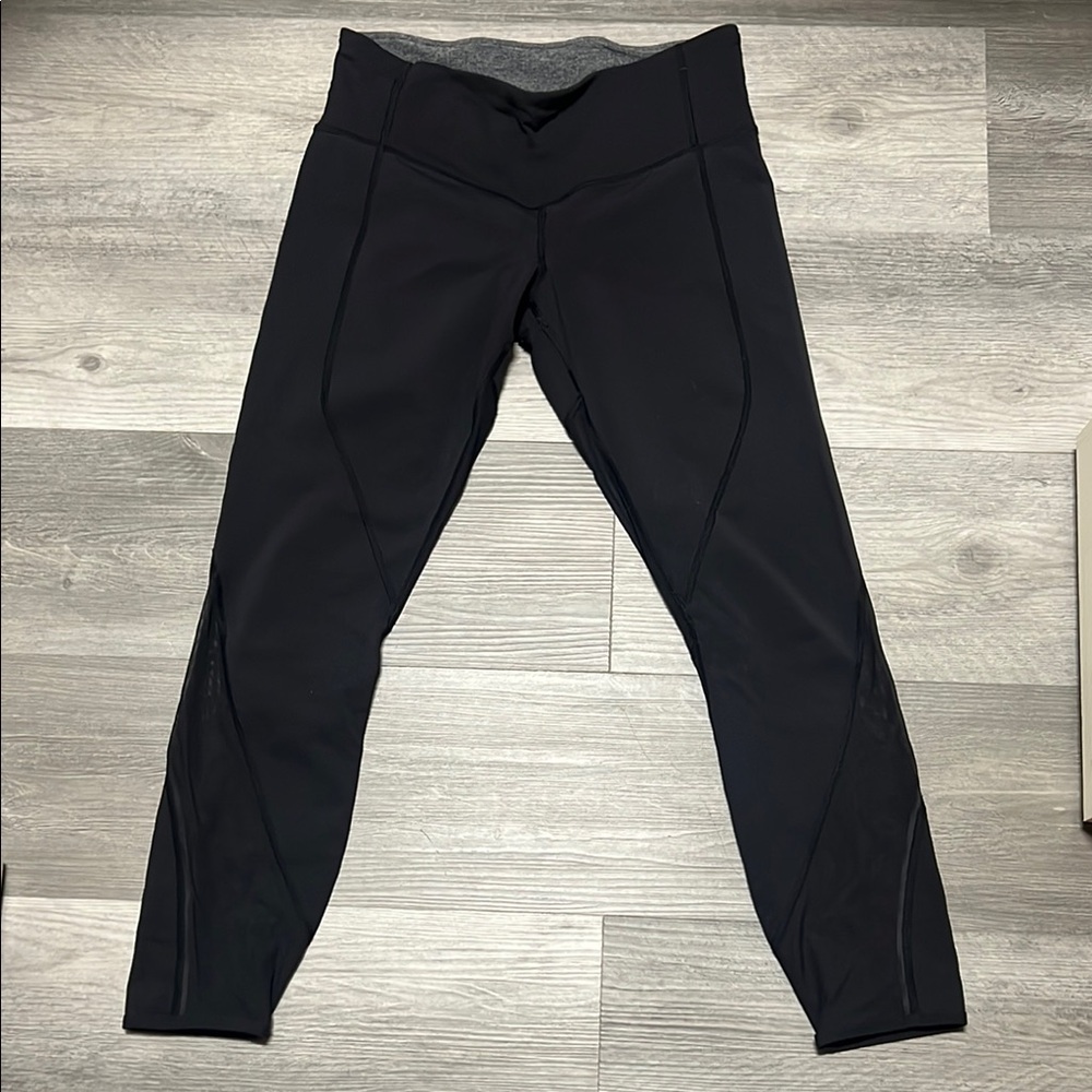 Lululemon women’s leggings with mesh / black/ size 6